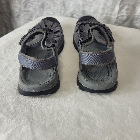 Keen sandals, size 9 - Picture 4 of 9